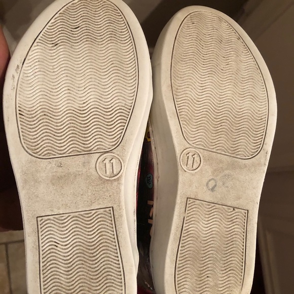 ❣️OPEN OFFERS❣️ Madden Girl Sneakers ✨ - Picture 4 of 4